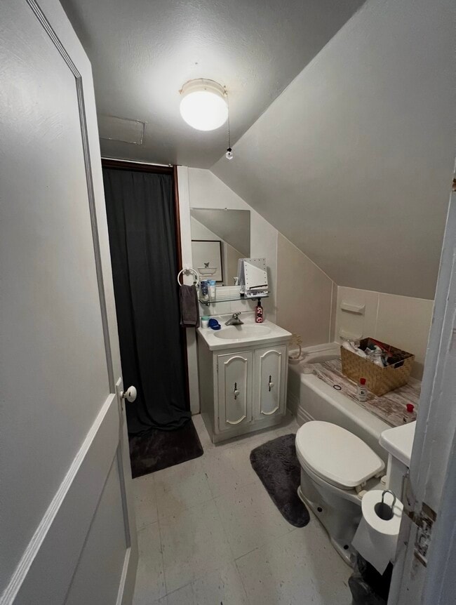 Photo - 609 E 12th St