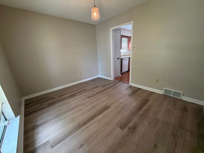 Photo - 2253 Mangum Rd
