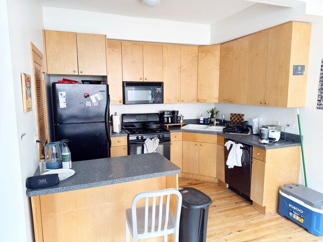 Photo - 1446 N Leavitt St Unit 2