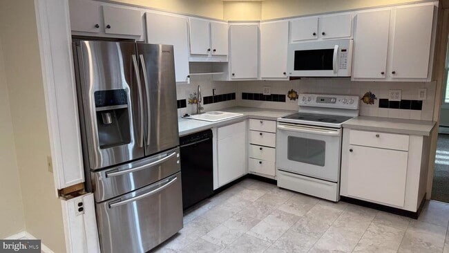 Photo - 328 Hutchinson Terrace