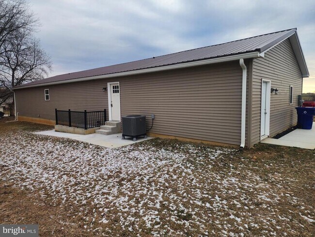 Photo - 235 Hickory Ln