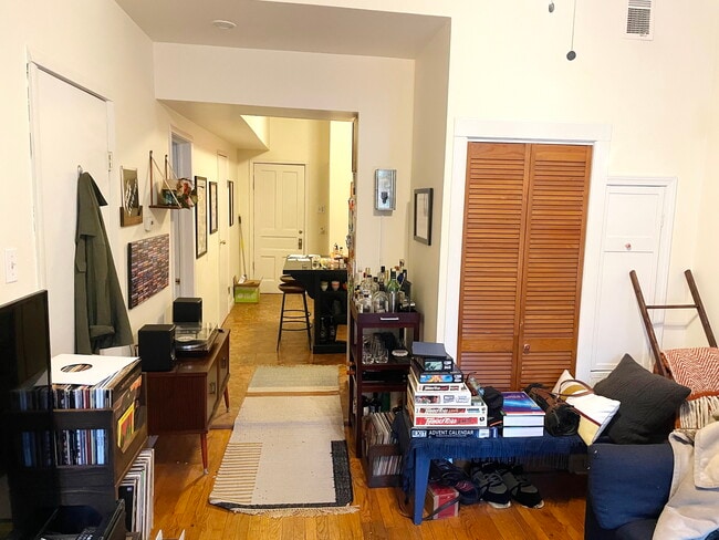 Photo - 1627 N Winchester Ave Unit 2F