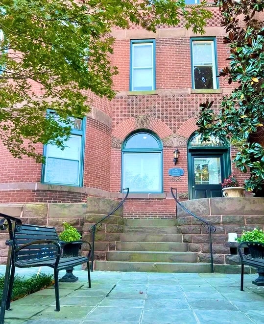 Building Photo - 1326 Girard St NW Unit G1