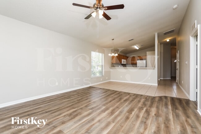 Photo - 1683 Christopher St