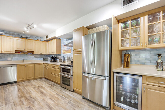 Building Photo - 300 N Hwy A1A Unit 204a