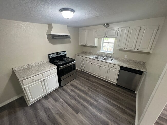 Photo - Single Family Home *LEASING SPECIAL AVAILABLE*