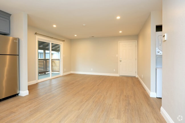 2BR 1BA-895 Sq Ft