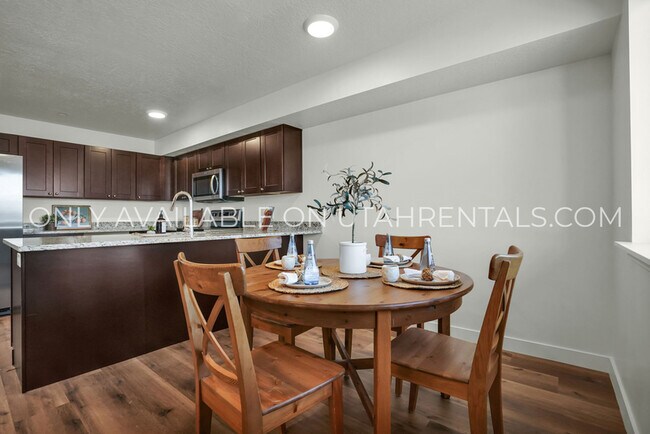 Photo - 456 W Main St