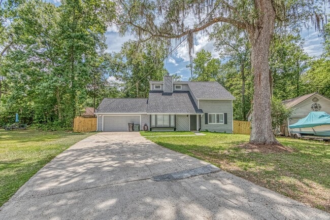 Photo - Large 3 bed 2 bath home with fenced backyard