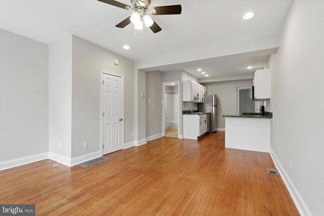 Building Photo - 400 Green Ln Unit 1