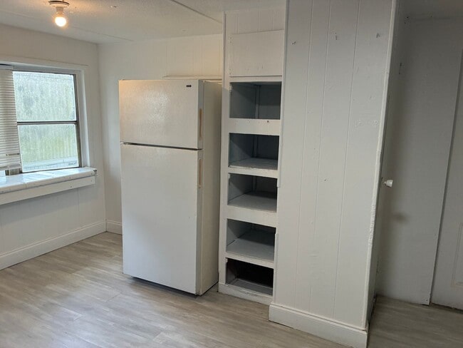 1025 W Socrum Loop Rd Unit 7