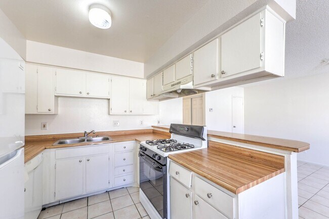3109 N Walnut Rd Unit B