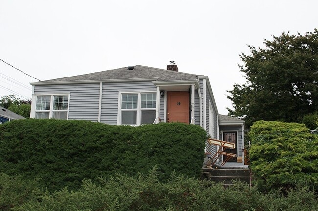 Building Photo - RENOVATED BALLARD 3 BED, 2 BATH DUPLEX UNIT FOR RENT CLOSE TO ALL