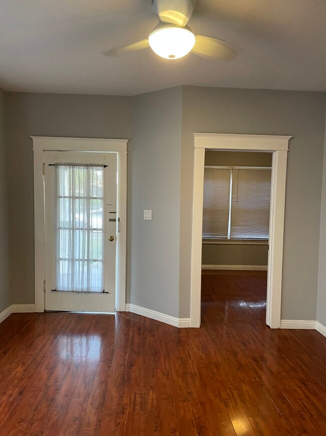 Photo - 1243 N Edgemont St Unit 1 Bedroom Apartment