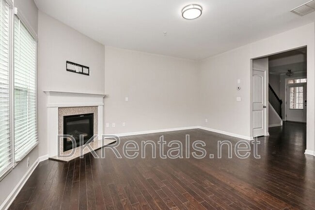Photo - 1216 Foxcroft Ln