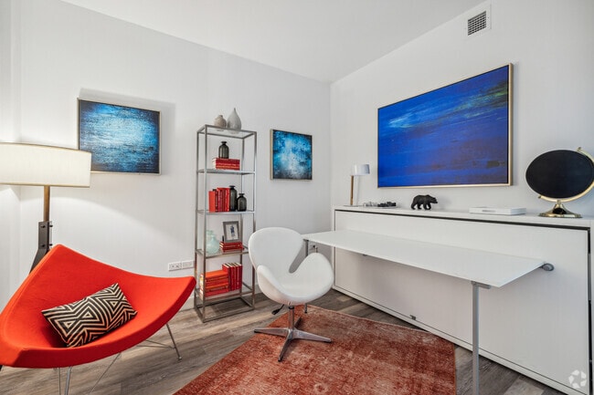 2BR, 1BA - 643 SF