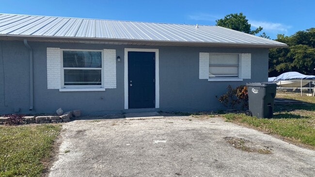 Fully Remodeled 2/2 Villa, Stainless, Granite Fully Tiled! WIFI Included! - Fully Remodeled 2/2 Villa, Stainless, Granite Fully Tiled! WIFI Included!