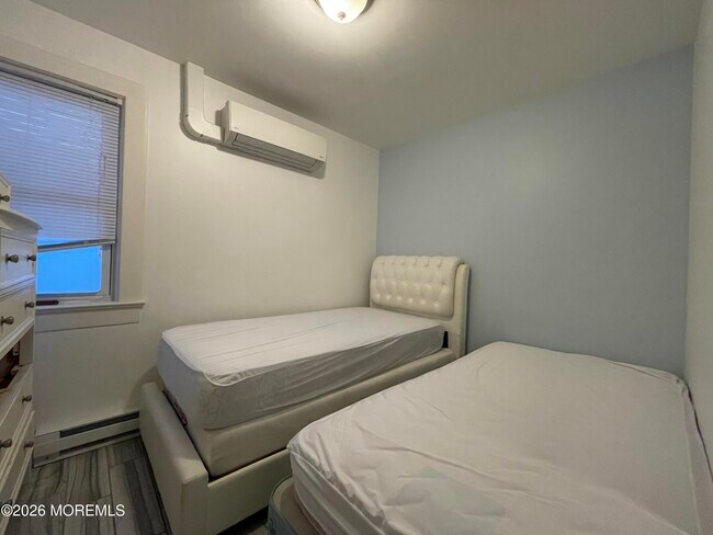 Photo - 90 Poplar Ave