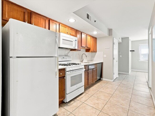Building Photo - 374 Sip Ave Unit 1