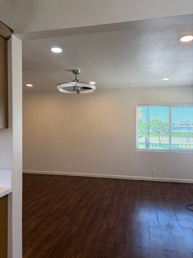 12416 Rose Ave Unidad F