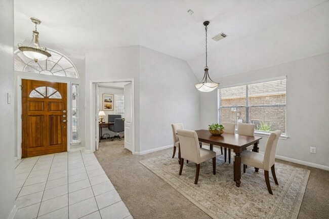 Photo - 1722 Red Oak Terrace