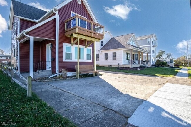 Building Photo - 150 Lakeside Ave Rental
