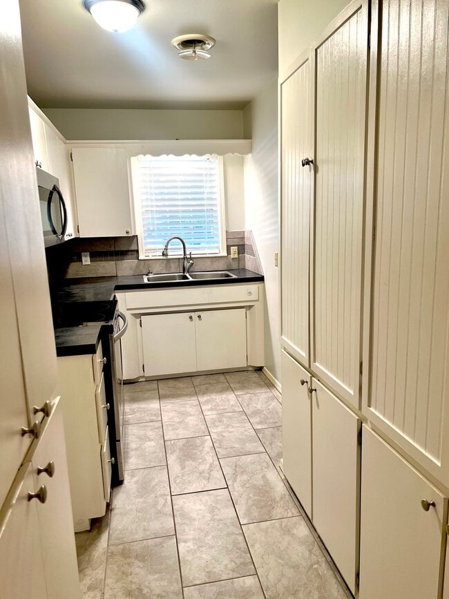 Photo - 803 S 24th St