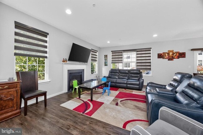 Photo - 271 Fairfield Cir W
