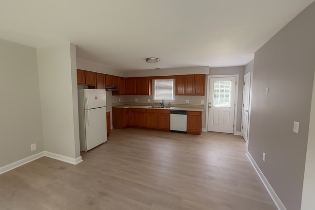 Photo - Two bedroom, 1 bath updated apartment in B... Unit 648