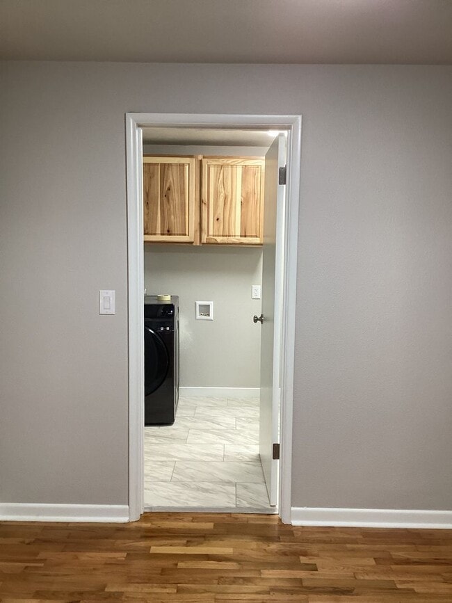 Photo - Cute Townhouse, Fully Renovated