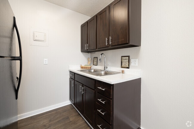 1BR, 1BA - 475SF - Kitchen