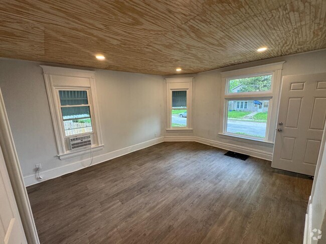 Building Photo - 704 W Monroe St Rental