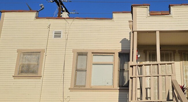 Front - 1400 Lemon Ave Unit B