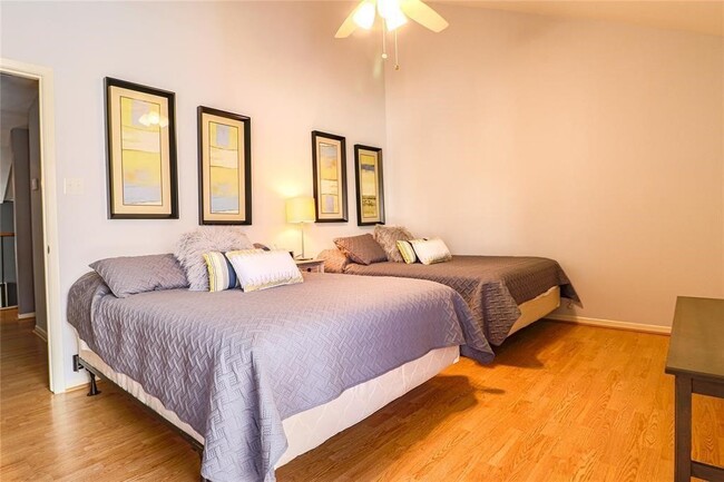 Building Photo - 4724 Post Oak Timber Dr Unit 8/65