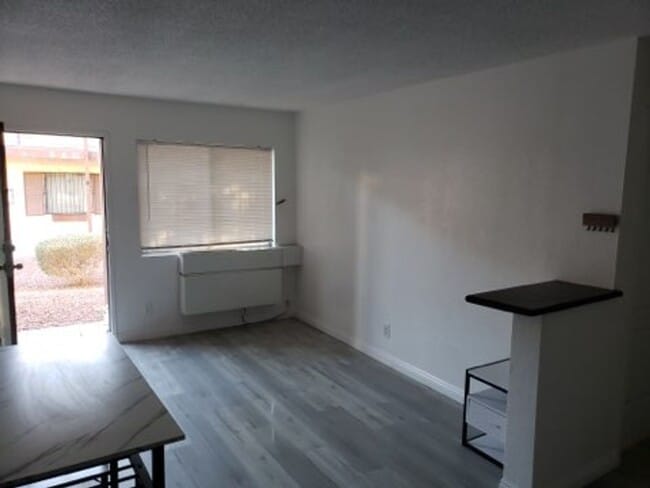 Photo - 1 Bedroom 1 Bath   Tropciana & Eastern Area