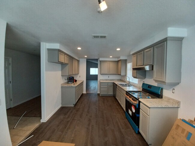 Photo - 589 Hildale Cir House