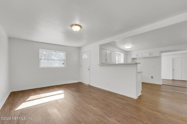 Photo - 557 W 62nd St