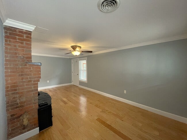 Sala de estar - 209 College Ave Unidad 2