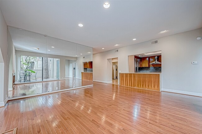 Photo - 316 Litchfield Ln