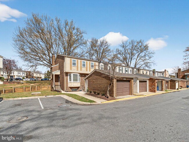 Photo - 3827 Gawayne Terrace