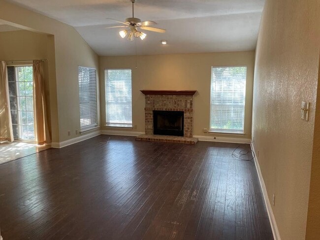 1313 Nightingale Dr