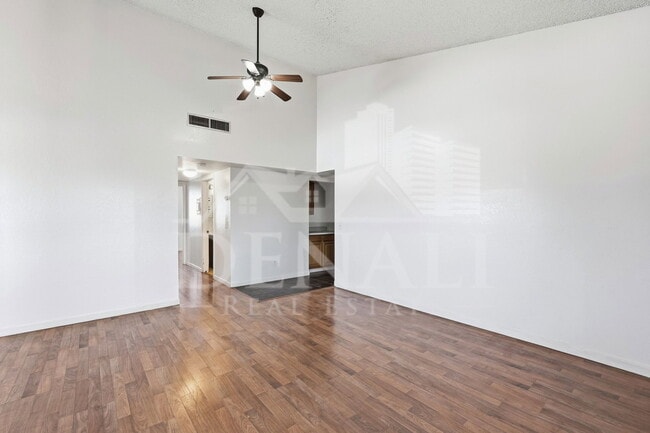 Photo - 808 S Langley Ave Unidad 201
