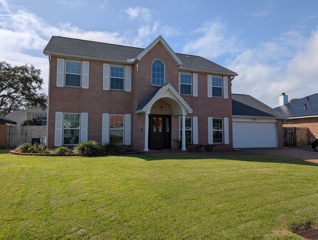 Building Photo - Executive Pool Home in Prestigious Lake Lo...