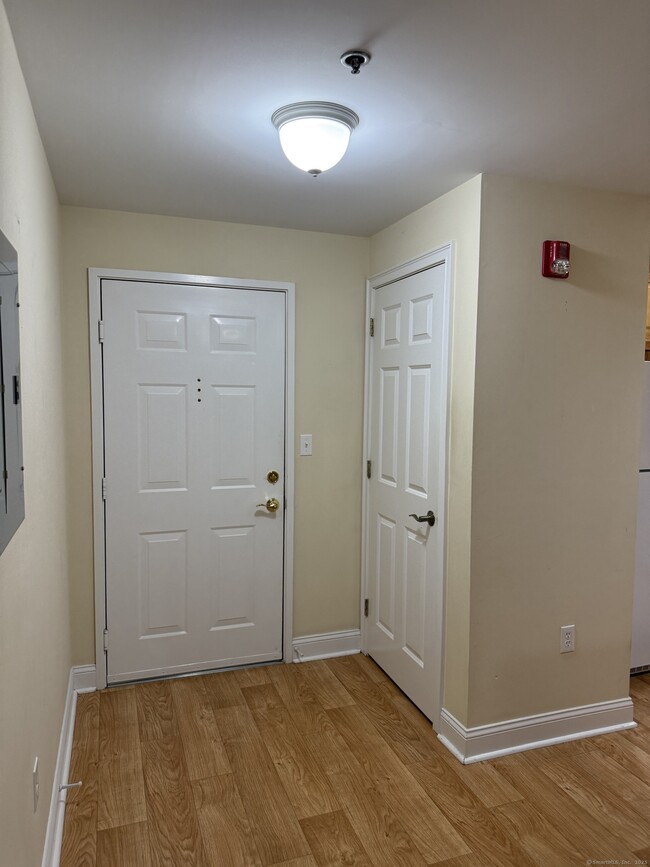 Photo - 380 Main St Unidad 12