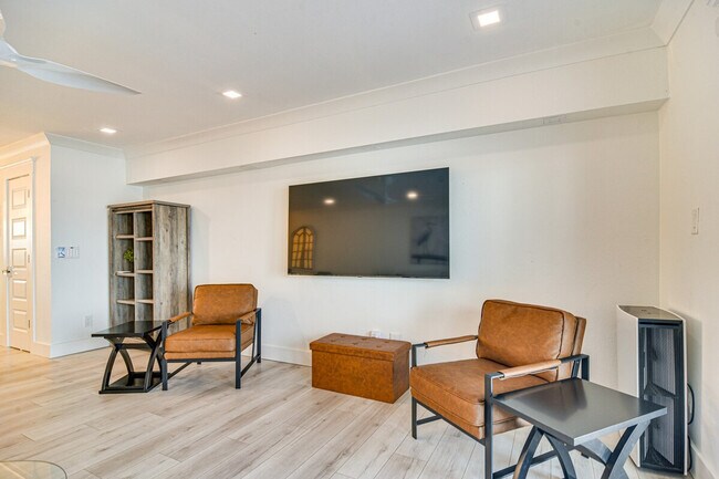 Building Photo - 5172 Coquina Key Dr SE Unit ID1385837P