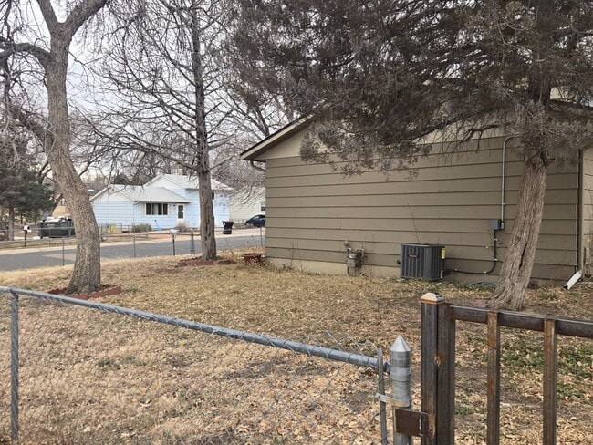 Photo - 807 Hutchinson Dr