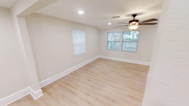 Photo - lovely 3/1 house with fence yard