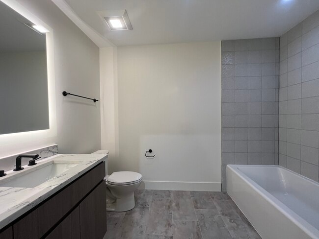 Spacious Bathrooms - 151 W Ohio St Unit 304