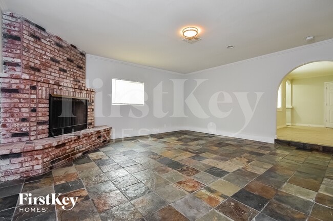 Photo - 321 Redstone St