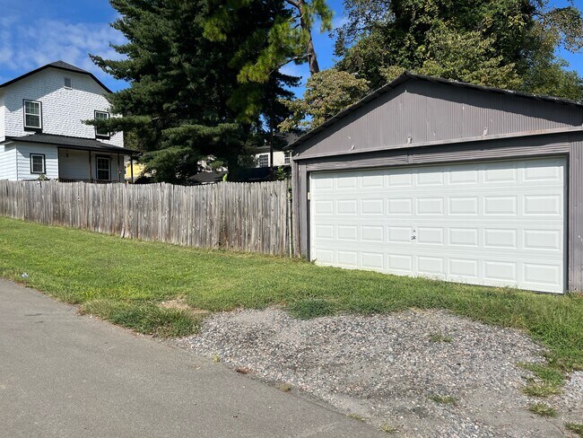 Photo - 301 W 26th St